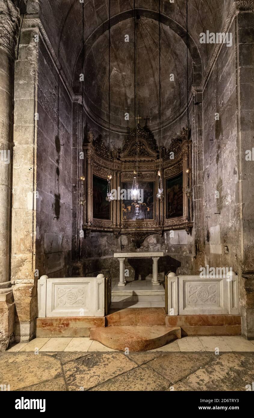 Jerusalem / Israel - 2017/10/11: Kirche des Heiligen Grabes mit griechischer Kapelle des Heiligen Longinus im christlichen Viertel der historischen Altstadt Stockfoto