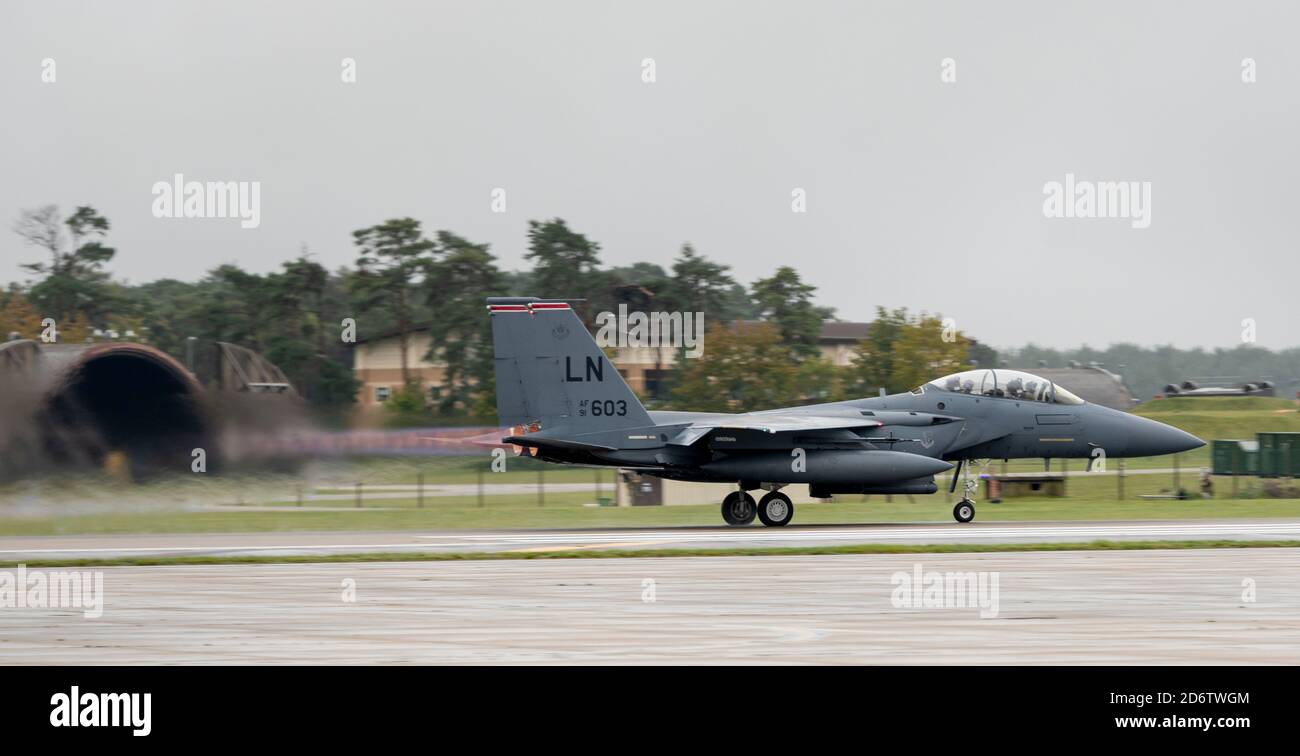 494th 'Black Panthers' aktivieren volle Leistung mit nach Brennern beleuchtet Zum Start bei RAF Lakenheath Stockfoto