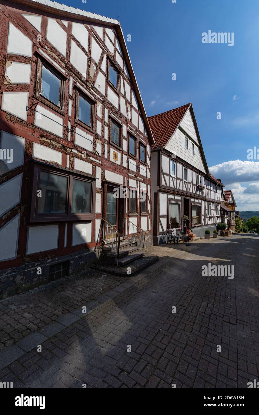 Alte Fachwerkhäuser in Waldeck am Edersee in Nordhessen. Stockfoto