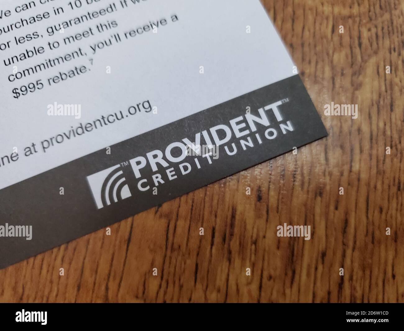 Nahaufnahme des Logos für Provident Credit Union auf Papier auf hellem Holzhintergrund, San Ramon, Kalifornien, 16. September 2020. () Stockfoto
