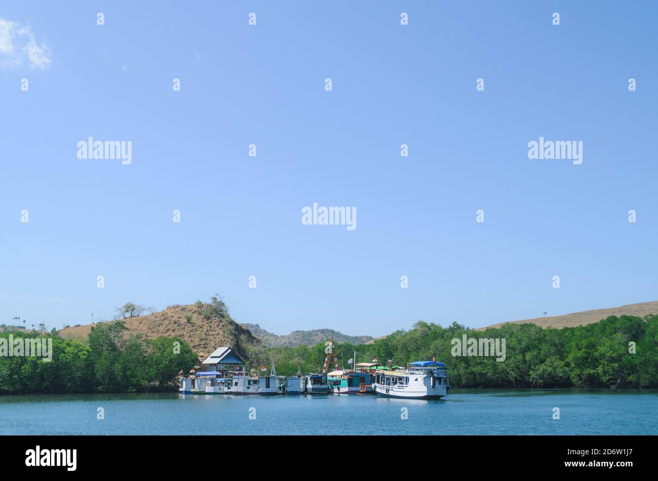 Phinisi Dock auf Rinca Island, Komodo, East Nusa Tenggara, Indonesien Stockfoto