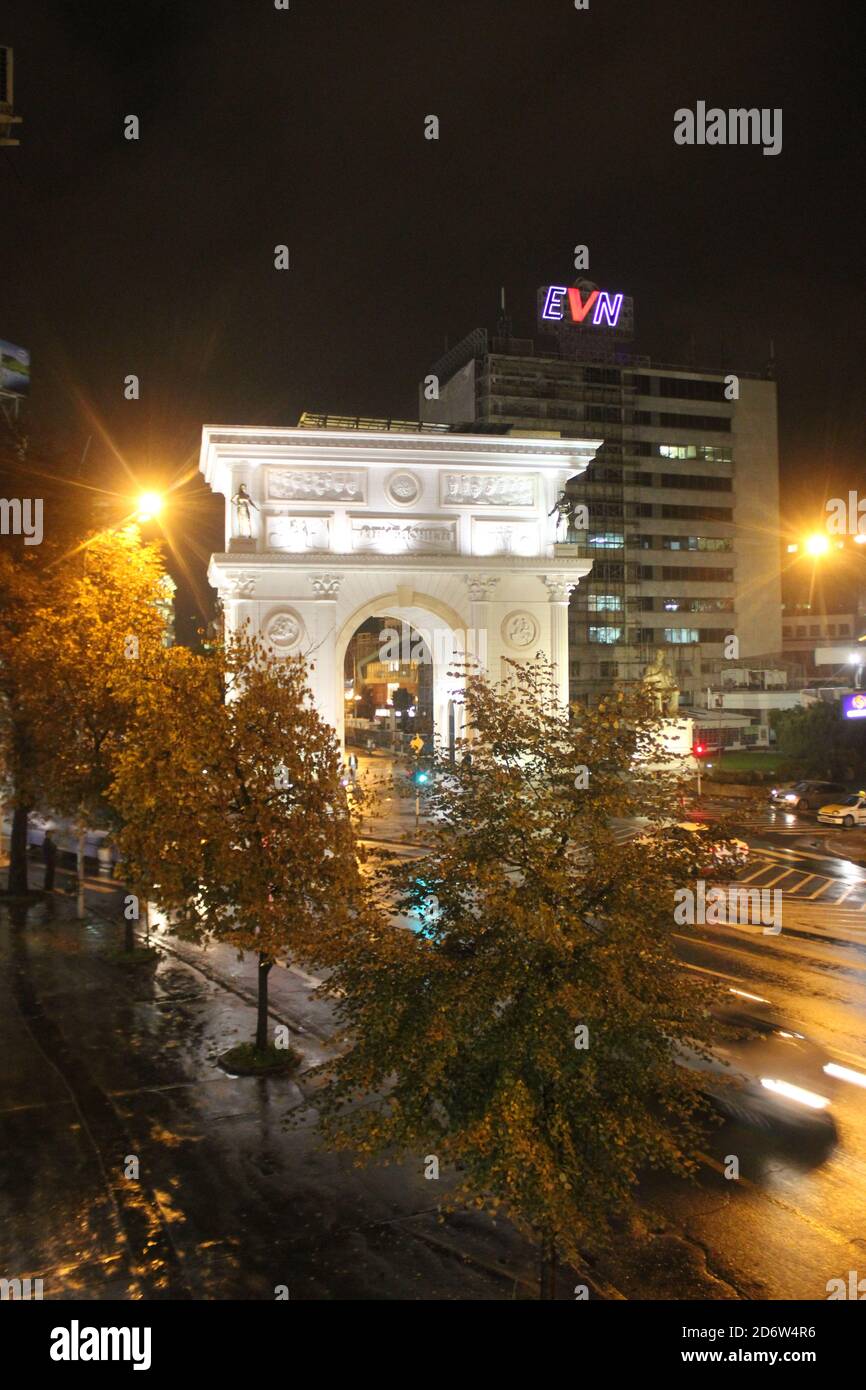 Porta Macedonia , Arc in Skopje Stadt in Nord-Mazedonien Stockfoto