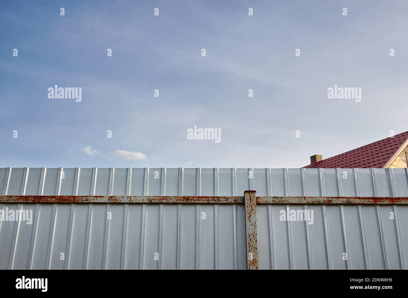 Rusted Metal Corrugated Iron Roof Stockfotos und -bilder Kaufen - Alamy