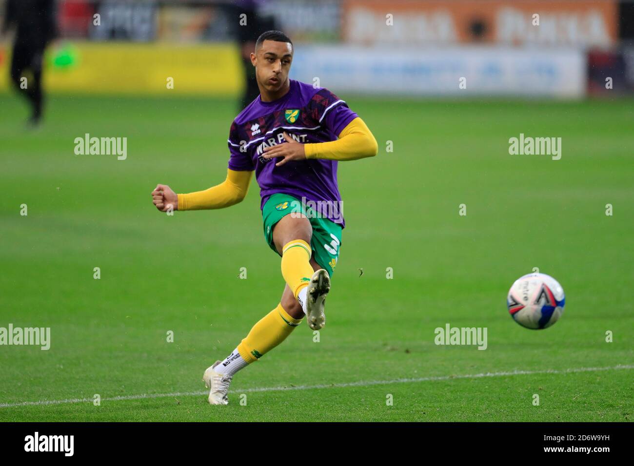 Adam Idah (35) von Norwich City erwärmt sich für die Spiel Stockfoto