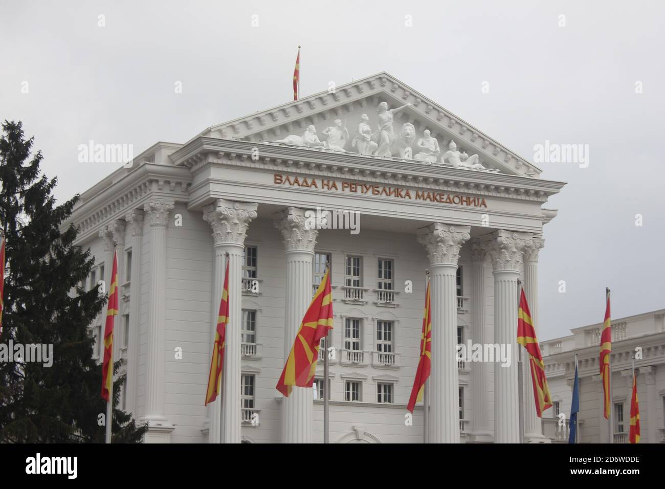 Das Regierungsgebäude in der Stadt Skopje in Nord-Mazedonien Stockfoto