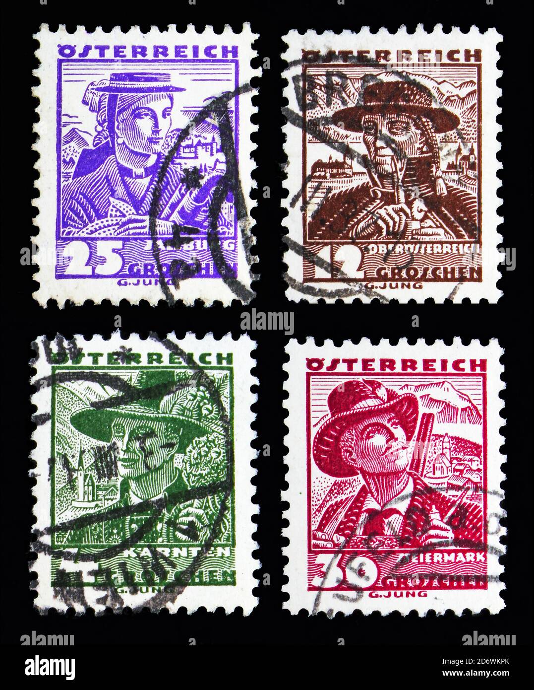 MOSKAU, RUSSLAND - 13. MAI 2018: Vier Briefmarken gedruckt in Österreich aus der Kostümserie, um 1934 Stockfoto