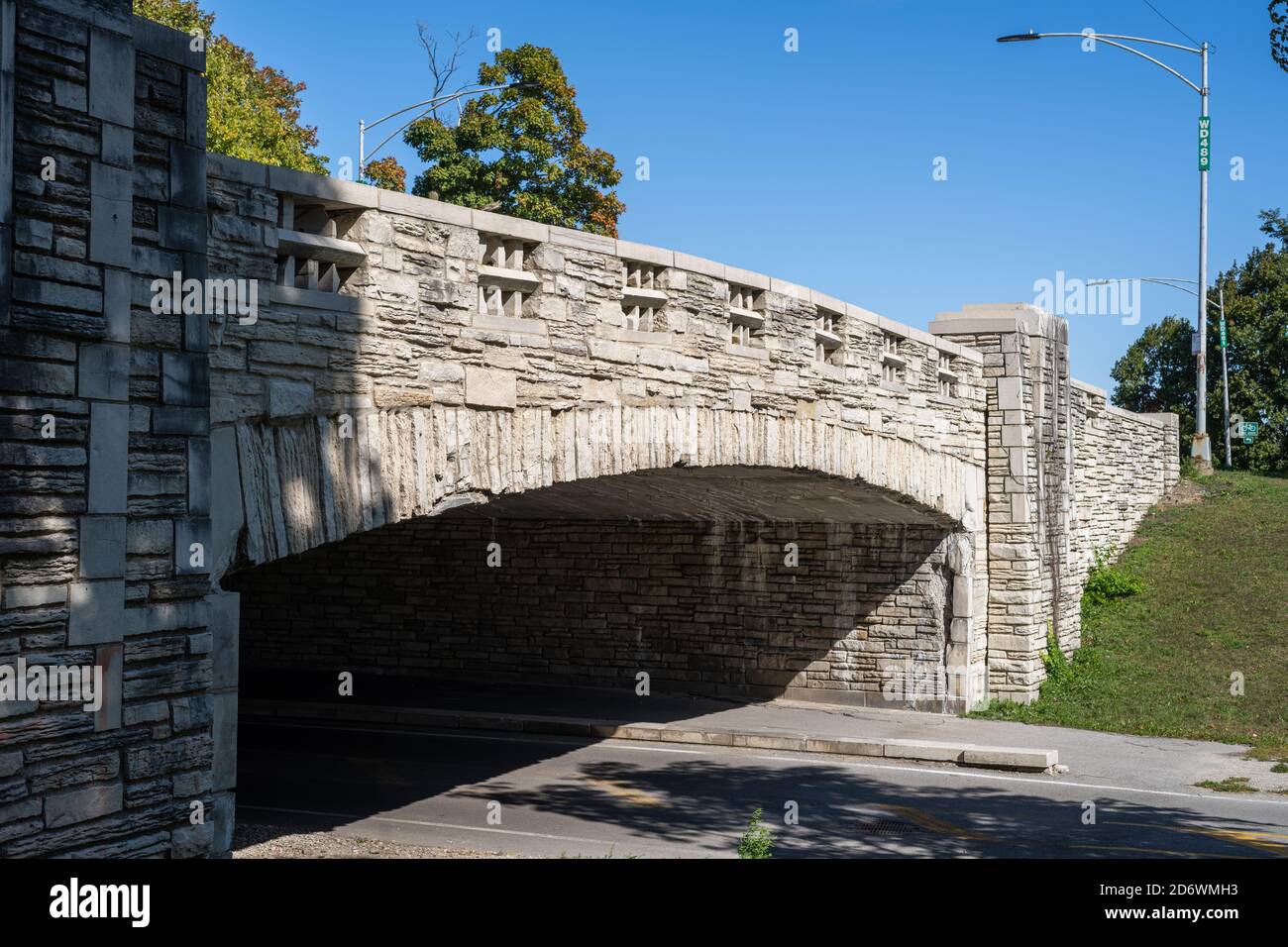 Brücke über Radweg im Hafen von Montrose Stockfoto