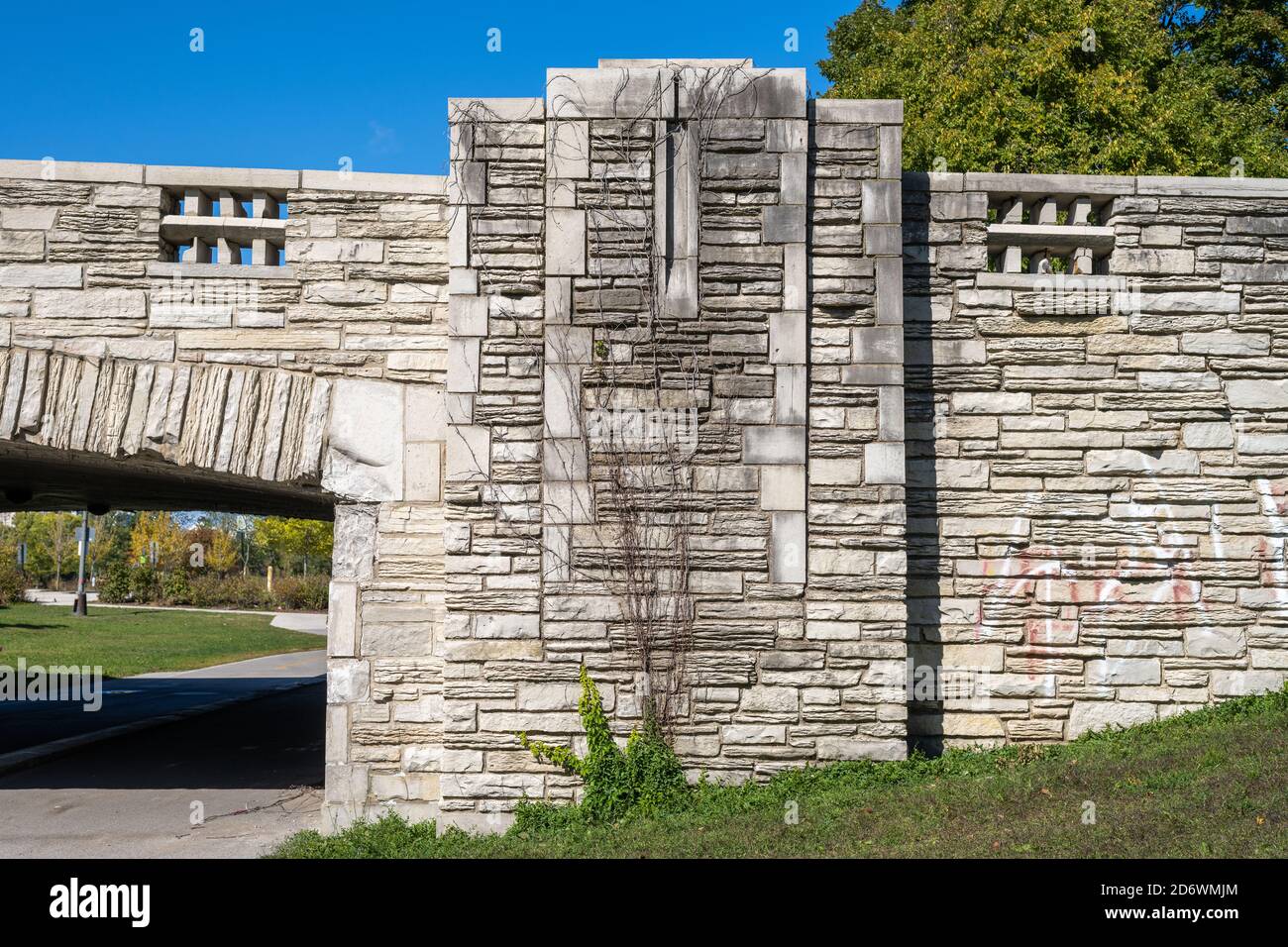 Brücke über Radweg im Hafen von Montrose Stockfoto