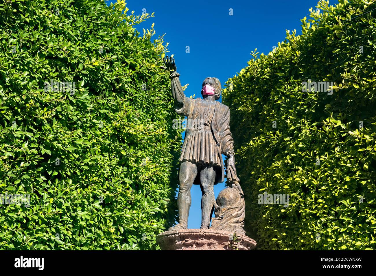 Christopher Colombus Statue mit Maske während Coronavirus, San Miguel de Allende, Guanajuato, Mexiko Stockfoto