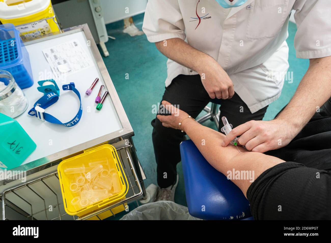 Bluttest in einem medizinisch-biologischen Labor. Stockfoto