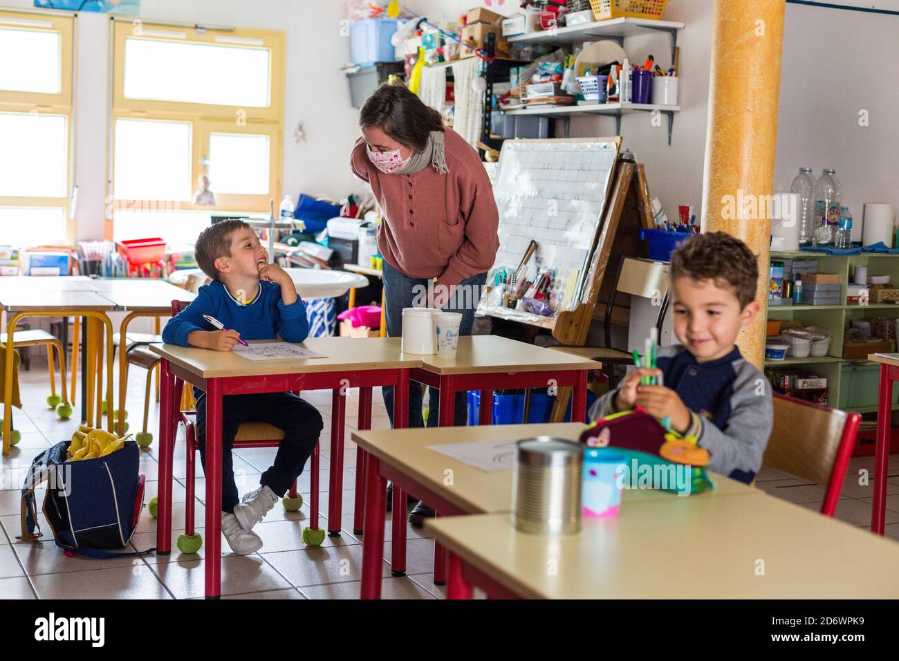 Schule nach der Gefangenschaft während der Covid-19 Pandemie, Dordogne, Frankreich. Stockfoto