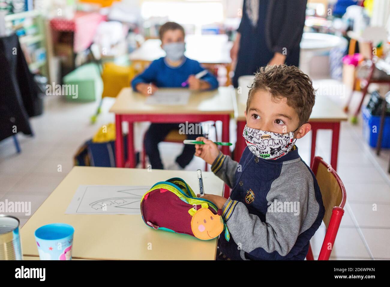 Schule nach der Gefangenschaft während der Covid-19 Pandemie, Dordogne, Frankreich. Stockfoto