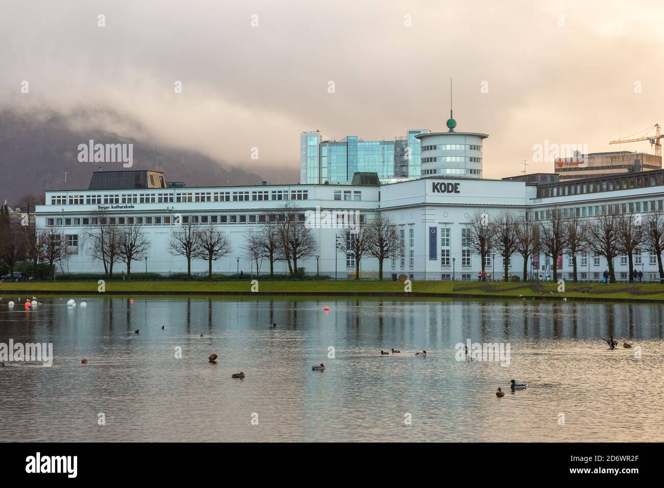 Bergen, Norwegen- 12. Dezember 2015: Blick auf die Galerie KODE 4 in Bergen bei Lille Lungegardsvannet, See. Stockfoto