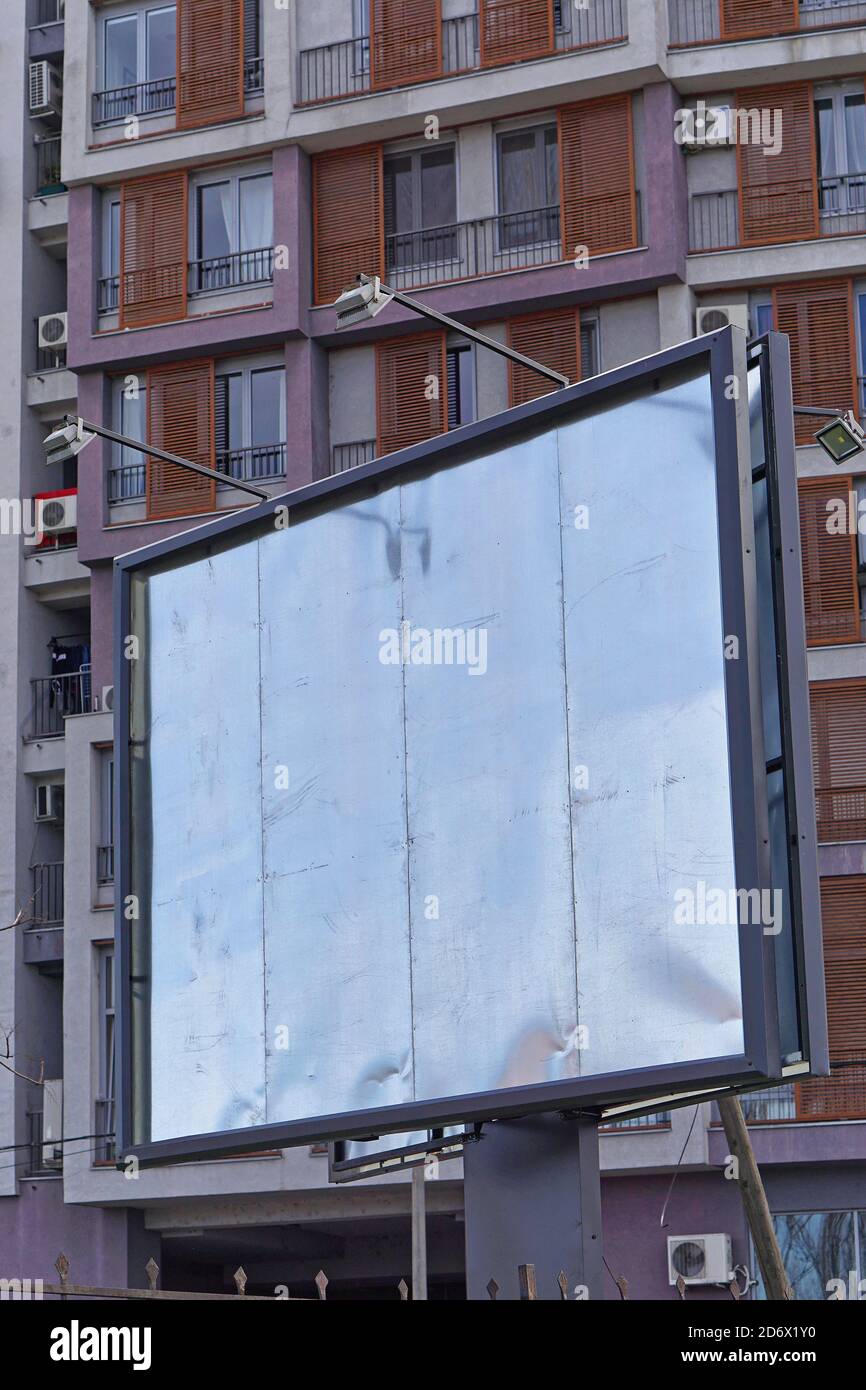 Leere neue Metall Plakatwand Struktur in der Stadt Stockfoto