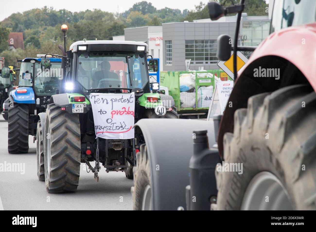 Polnische Bauern protestieren gegen die Gesetze, die Pelzfarmen, religiöse Schlachtung für den Export und die Verwendung von Tieren für Enterta verbieten würden Stockfoto
