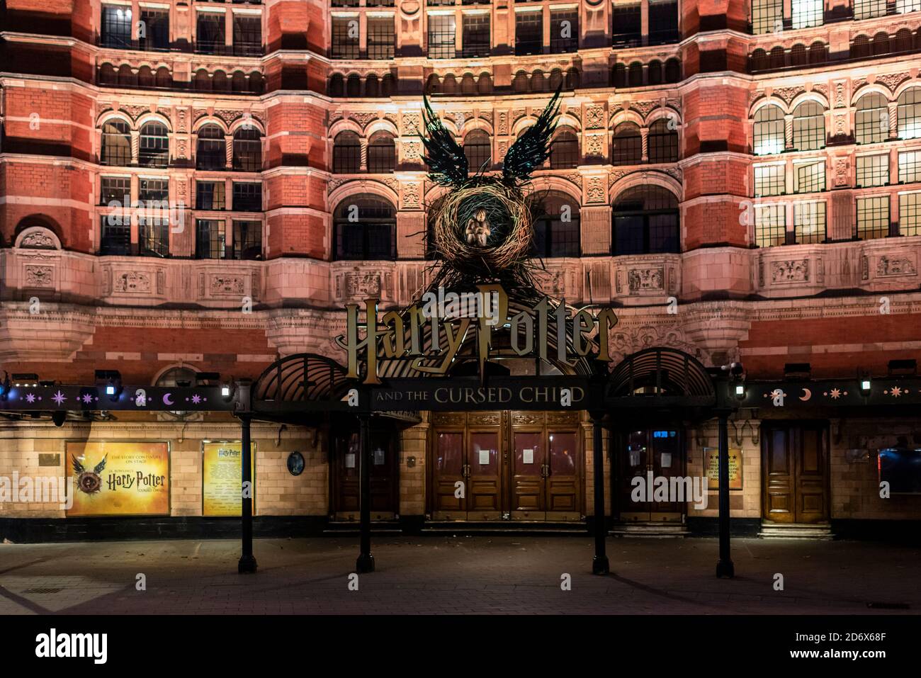 London, Großbritannien - Oktober 19 2020: Vorderansicht des Palace Theatre mit dem Harry Potter und dem verfluchten Kind. Aufführungen werden Stockfoto