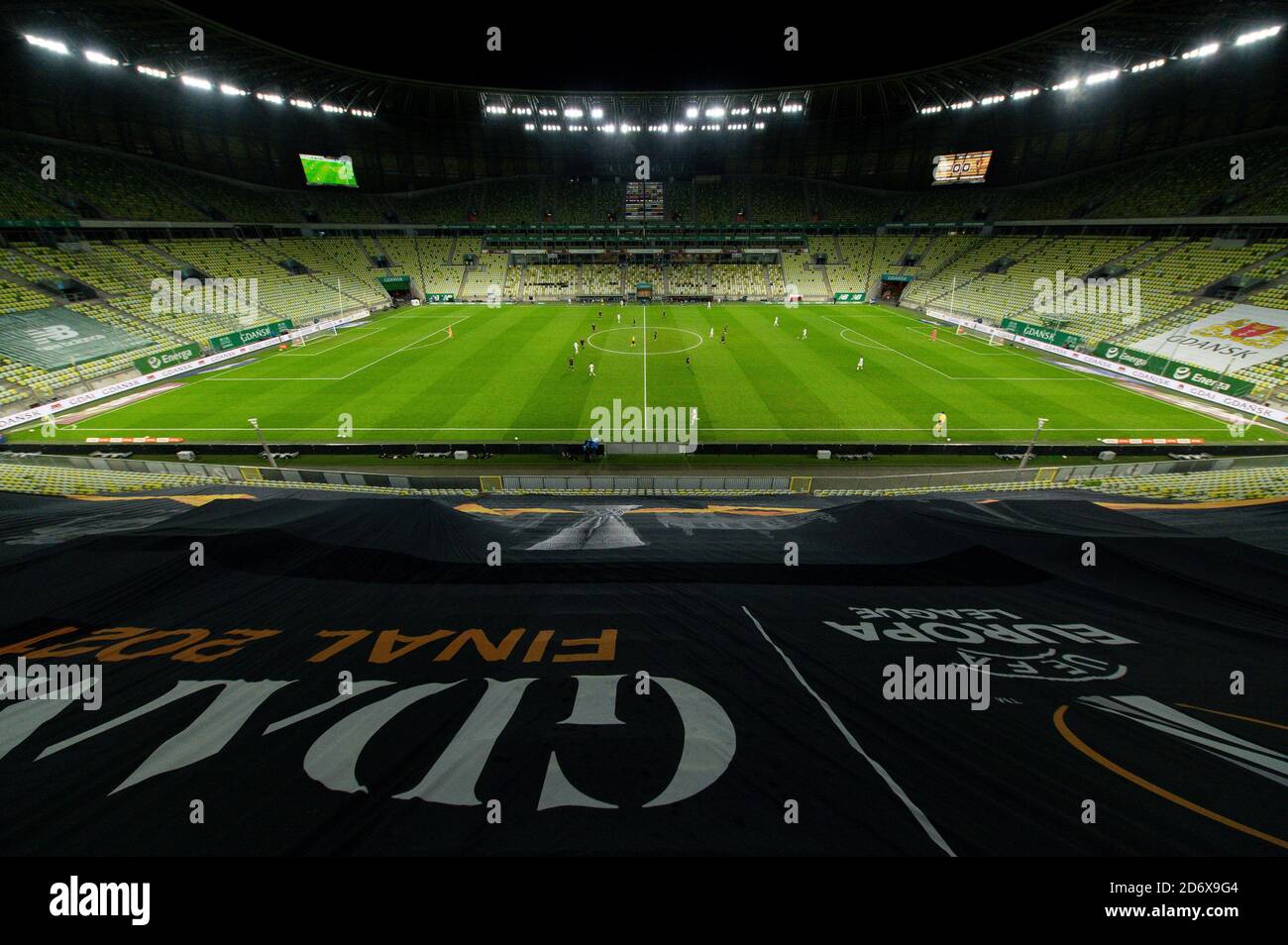 Blick auf ein leeres Stadion wegen der covid-19 Pandemiebeschränkungen während des polnischen Ekstraklasa-Spiels zwischen Lechia Danzig und Pogon Stettin.(Endstand; Lechia Danzig 0:1 Pogon Stettin) Stockfoto