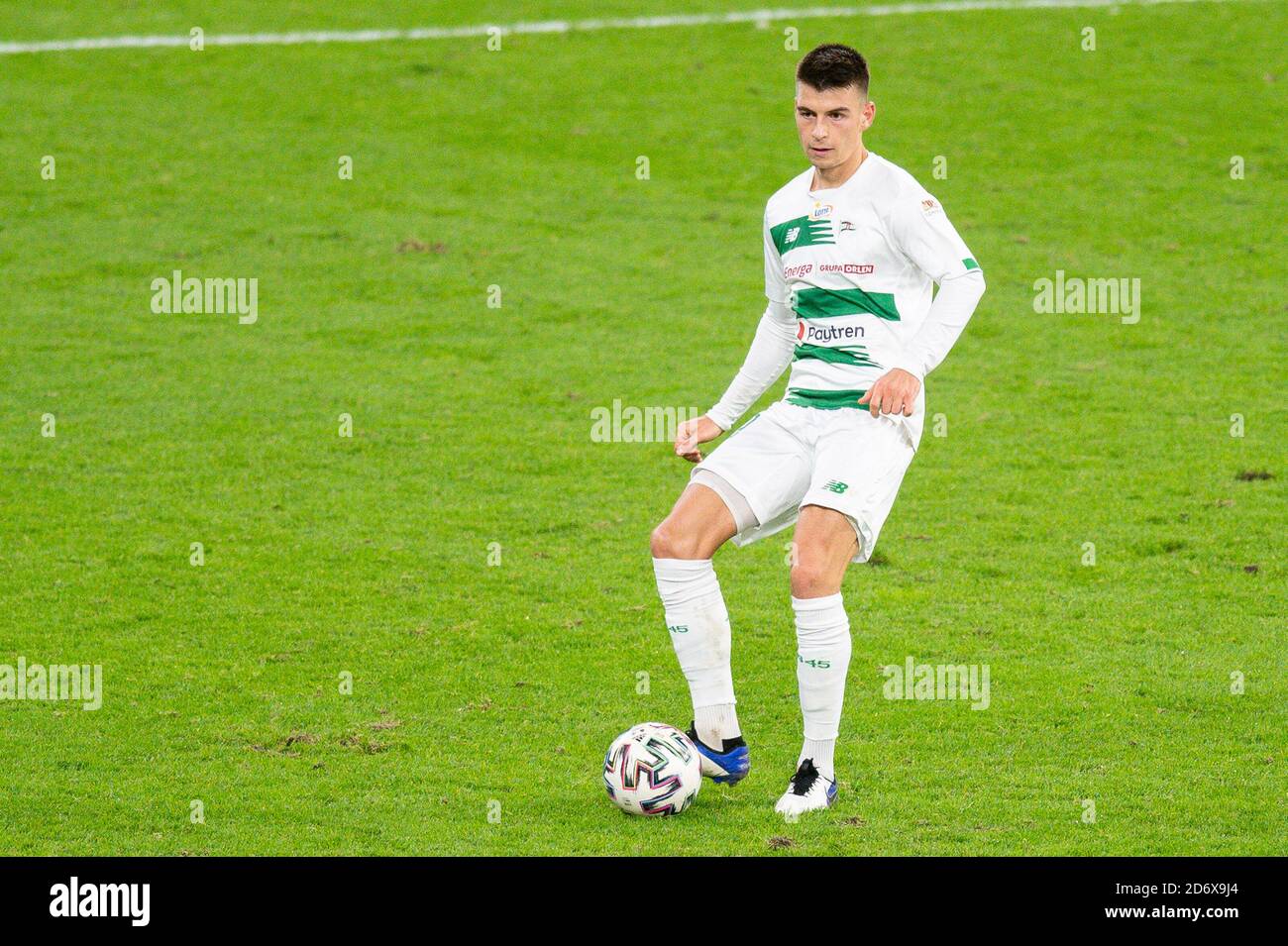 Karol Fila von Lechia in Aktion gesehen während der polnischen Ekstraklasa Spiel zwischen Lechia Danzig und Pogon Stettin.(Endstand; Lechia Danzig 0:1 Pogon Stettin) Stockfoto