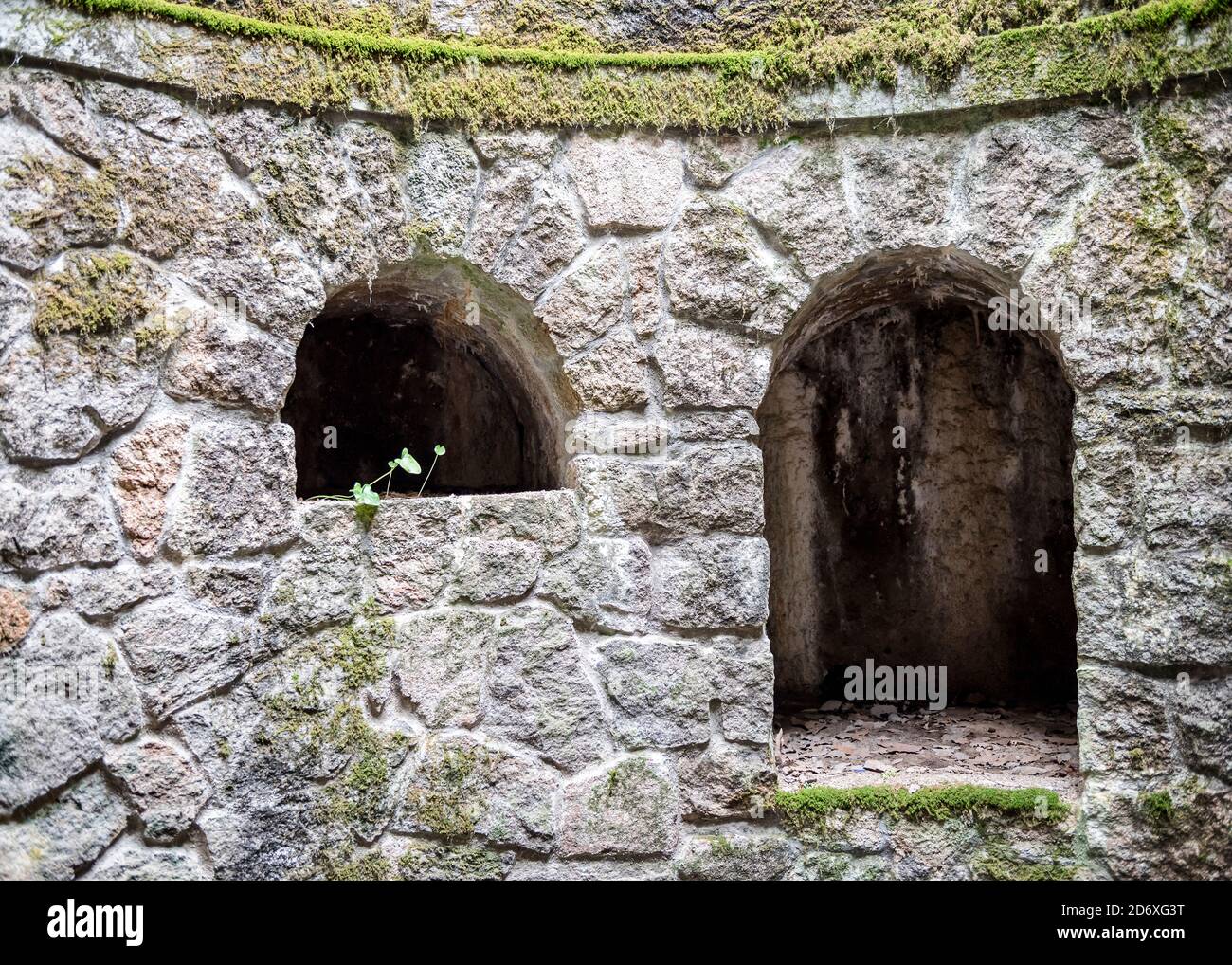 Fragment des Initiationsbrunnen des Quinta da Regaleira Parks in Sintra, Portugal Stockfoto