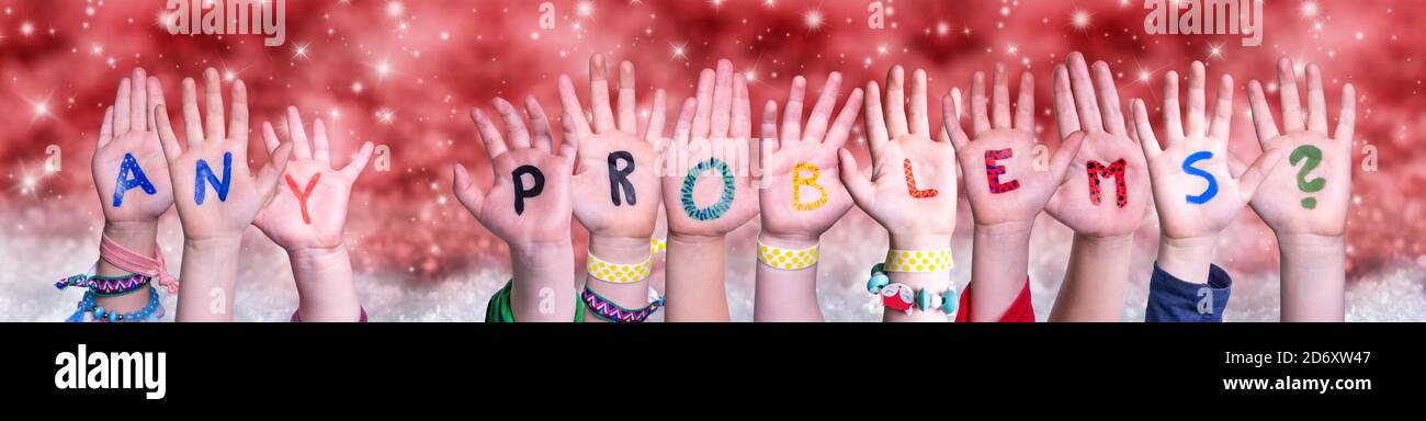 Kinder Hände Gebäude Wort Keine Probleme, Red Christmas Hintergrund Stockfoto