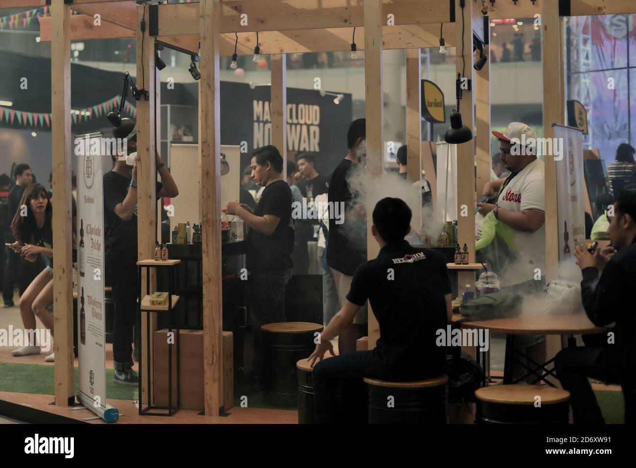 Einer der E-Zigaretten-Liquid-Stände während einer Vape-Messe in Süd-Jakarta, Jakarta, Indonesien. Stockfoto