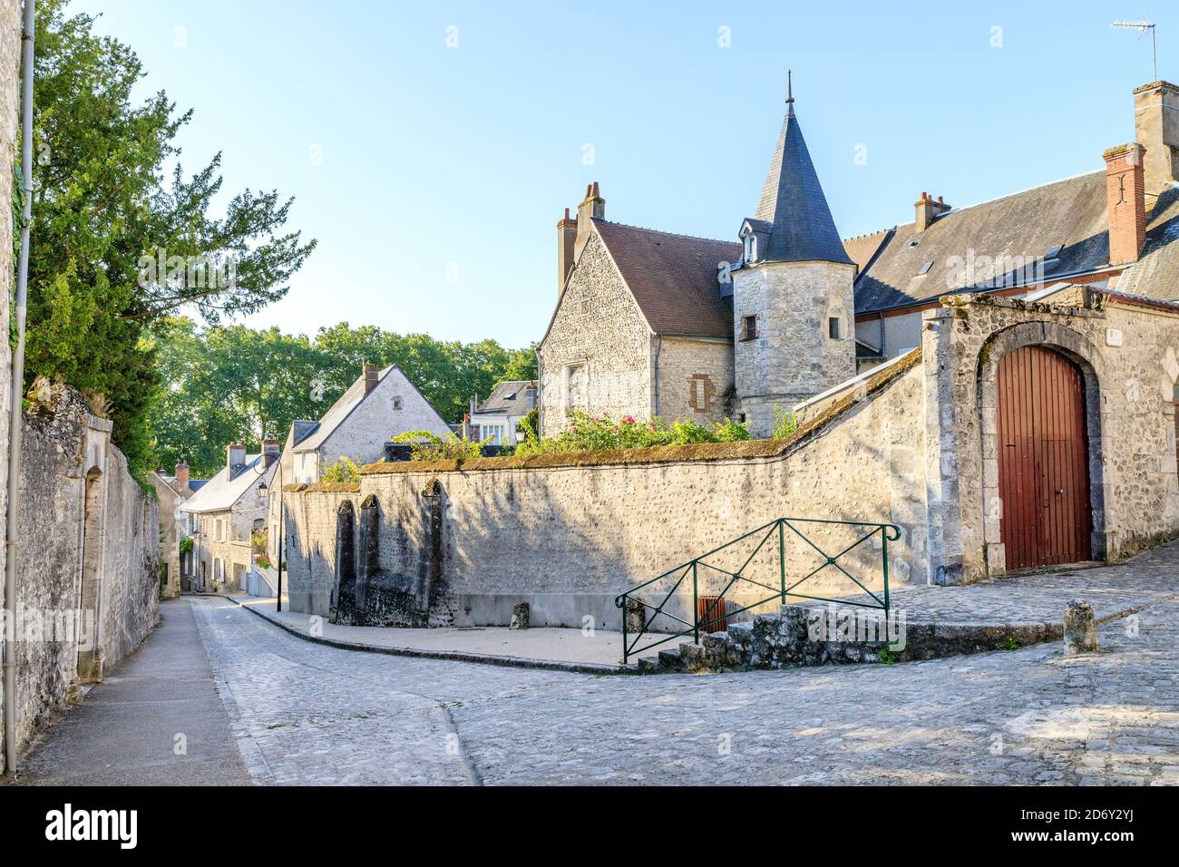 Frankreich, Loiret, Loire-Tal UNESCO-Weltkulturerbe, Beaugency, Rue de l'Eveche // Frankreich, Loiret (45), Val de Loire classé Patrimoine Mon Stockfoto