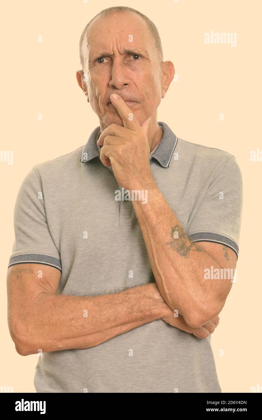 Studio Schuss von Senior man Denken Stockfoto