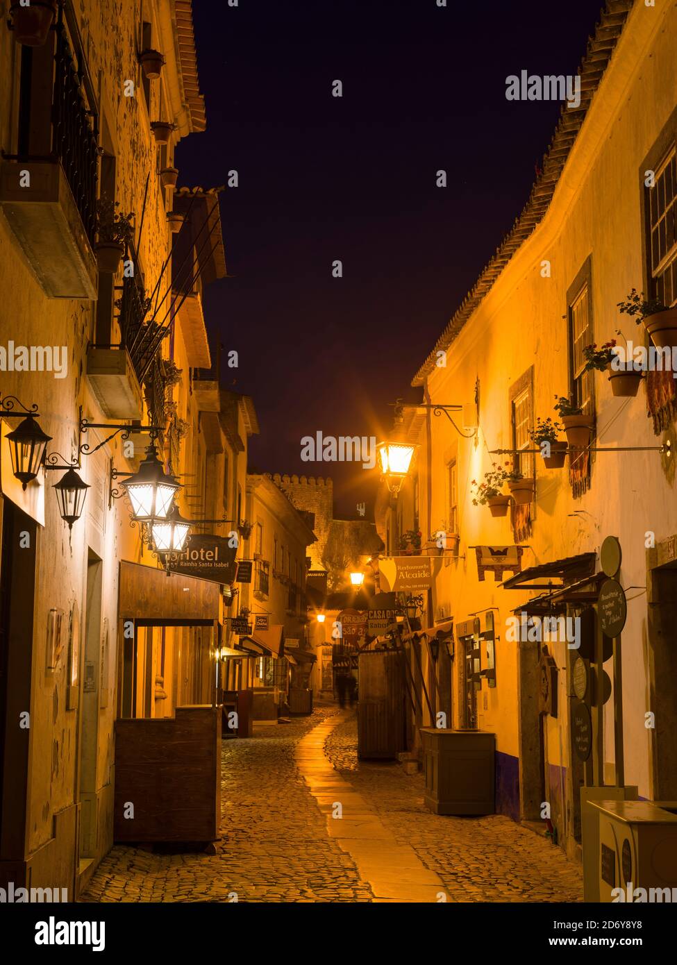 Die engen Gassen der Altstadt. Historische Kleinstadt Obidos mit einer mittelalterlichen Altstadt, eine Touristenattraktion nördlich von Lissabon Europa, Südeuropa, Stockfoto