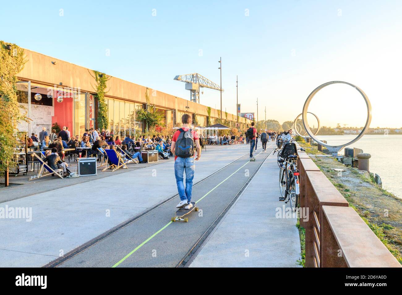 Frankreich, Loire Atlantique, Nantes, Ile de Nantes, Quai des Antilles, Les Anneaux Entworfen von Buren und Bouchain am Ufer der Loire und des le Ha Stockfoto