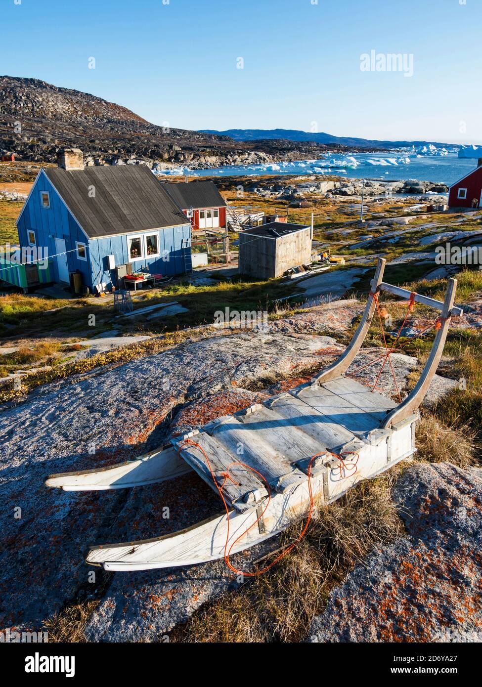 Das Inuit Dorf Oqaatsut (einst Rodebay genannt) liegt in der Disko Bucht. Amerika, Nordamerika, Grönland, Dänemark Stockfoto