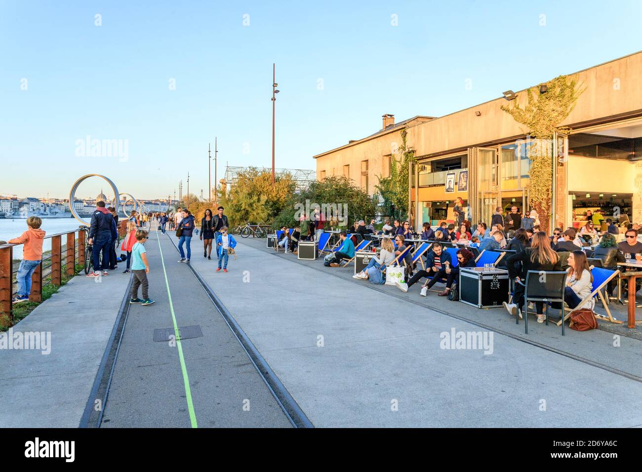 Frankreich, Loire Atlantique, Nantes, Ile de Nantes, Quai des Antilles, Les Anneaux Entworfen von Buren und Bouchain am Ufer der Loire und des le Ha Stockfoto