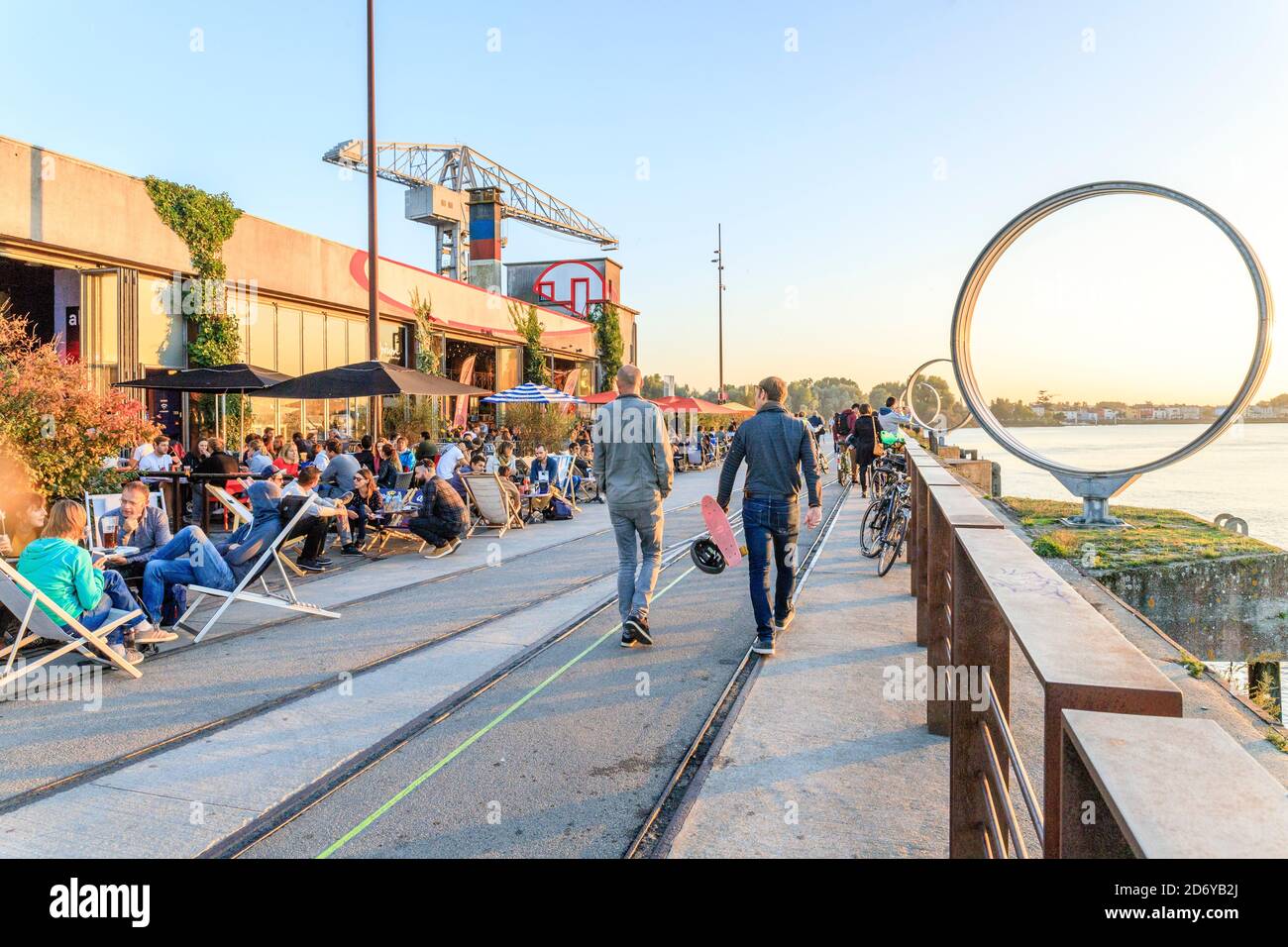 Frankreich, Loire Atlantique, Nantes, Ile de Nantes, Quai des Antilles, Les Anneaux Entworfen von Buren und Bouchain am Ufer der Loire und des le Ha Stockfoto