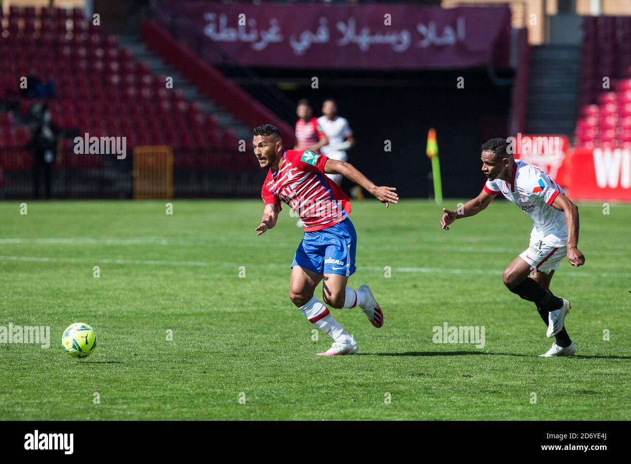 uis Suarez von Granada und Fernando Reges von Sevilla während Die spanische Meisterschaft LaLiga Fußballspiel zwischen Granada CF und Sevilla FC auf Octobo Stockfoto