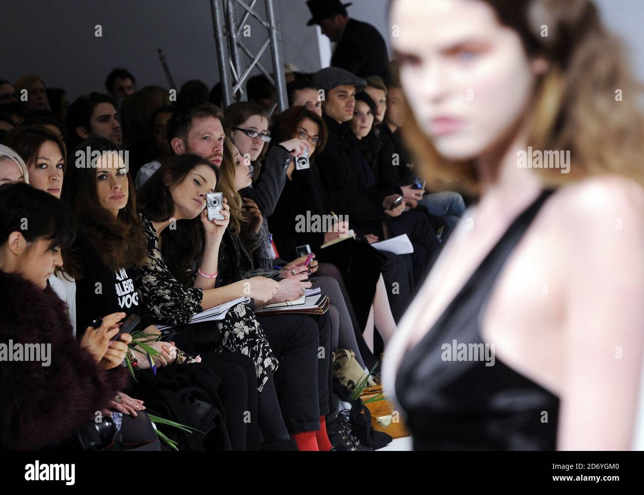 Livia Firth im Rahmen der London Fashion Week auf der Prophetik Fashion Show in der Freimaurerhalle im Zentrum von London. Stockfoto