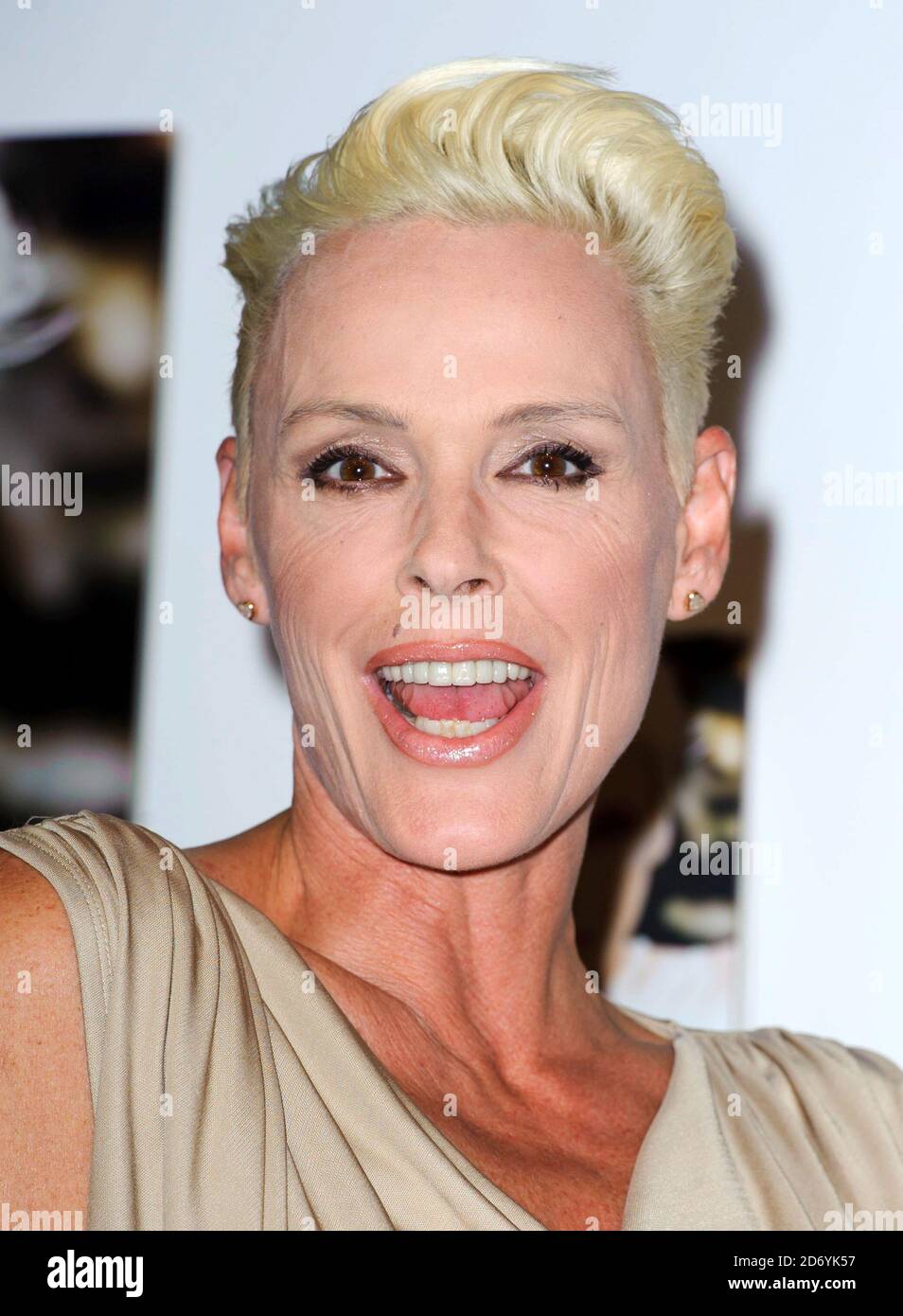 Brigitte Nielsen auf der Londoner Buchmesse am Earl's Court, um ihr neues Buch "You Only Get One Life" zu promoten. Stockfoto