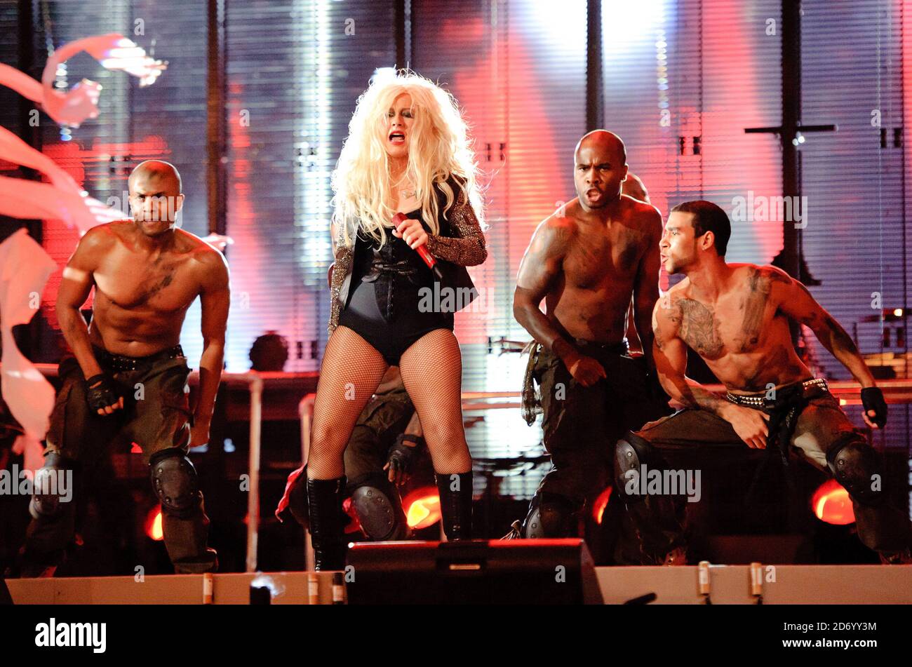 Christina Aguilera spielt auf der Bühne beim Michael Forever Michael Jackson Tribute Konzert im Millennium Stadium in Cardiff, Wales. Stockfoto