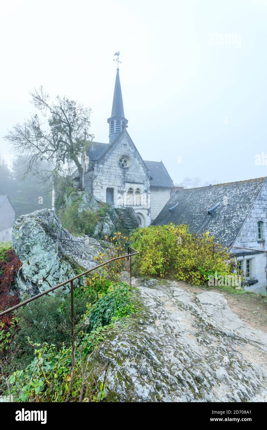 Frankreich, Maine et Loire, Loire-Tal als Weltkulturerbe der UNESCO, Ile de Behuard, Behuard, Notre Dame Kirche auf einem Felsen gebaut, Ort der Pilger Stockfoto