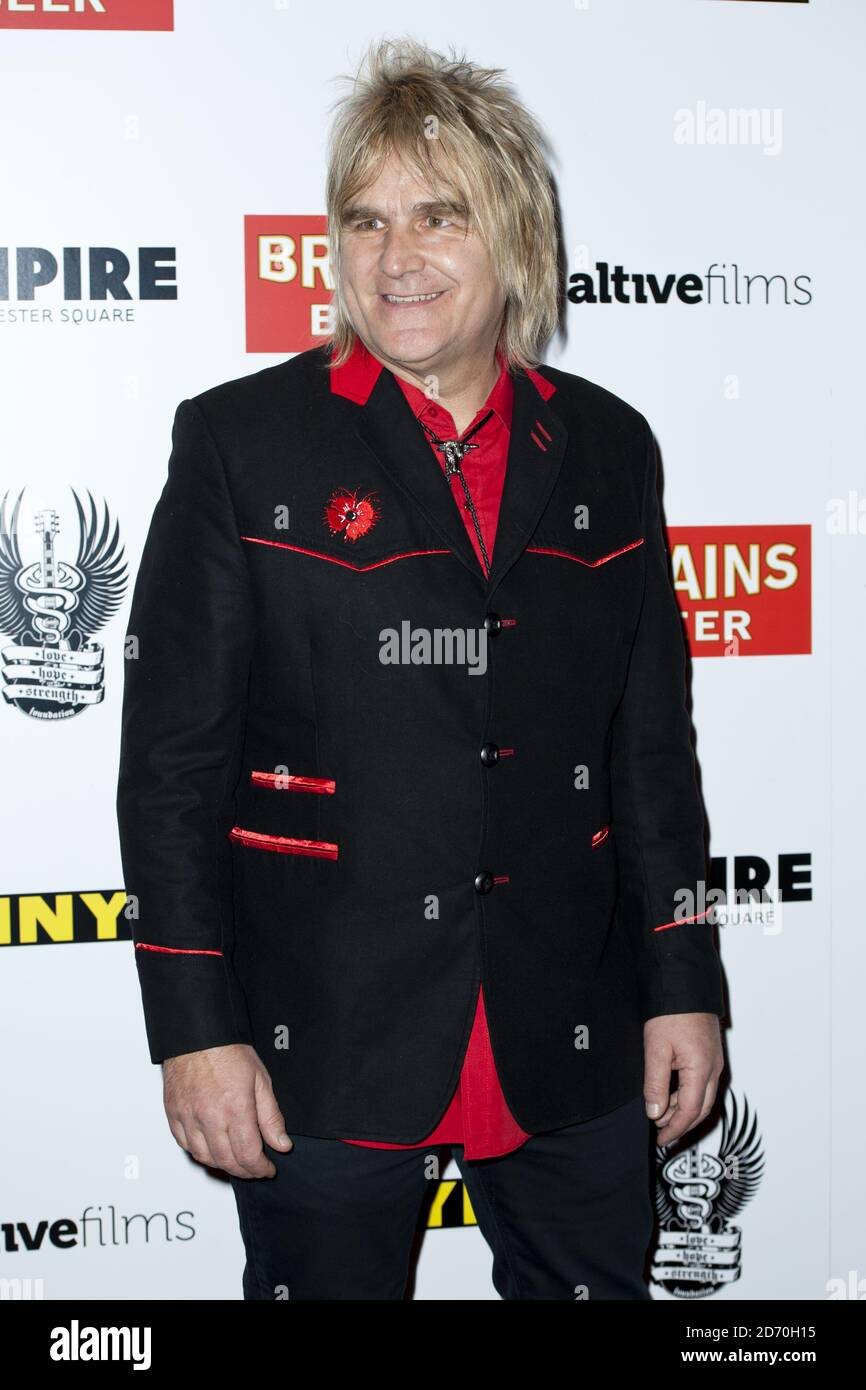 Mike Peters bei einer Gala-Vorführung von Vinyl im Empire-Kino am Leicester Square, London. Stockfoto