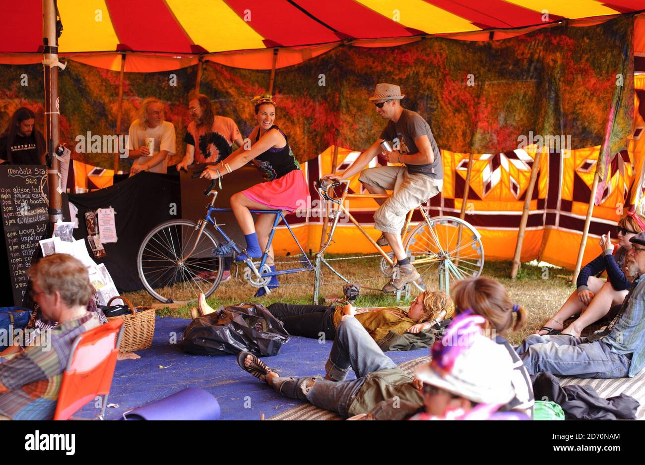 Die Pedal-powered Mandela Bühne, in der Green Future Area, beim Glastonbury Festival, auf der Worthy Farm in Somerset. Stockfoto