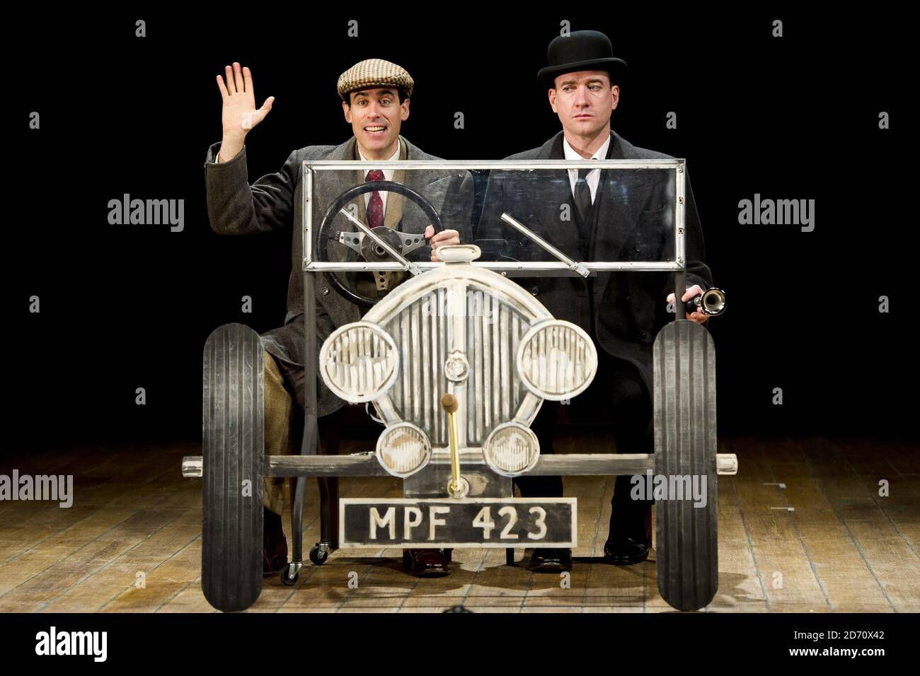 Matthew MacFadyen und Stephen Mangan treten als Jeeves and Wooster in perfect Nonsense im Duke of York's Theatre in London auf. Stockfoto