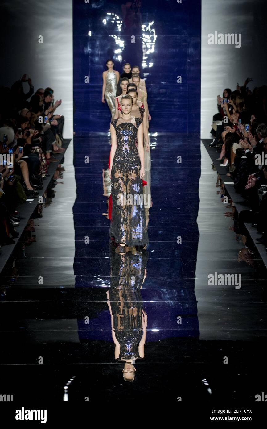 Ein Model auf dem Laufsteg während der Reem Acra Modenschau, die im Lincoln Center in New York während der Mercedes Benz New York Fashion Week F/W 2014 stattfand. Stockfoto