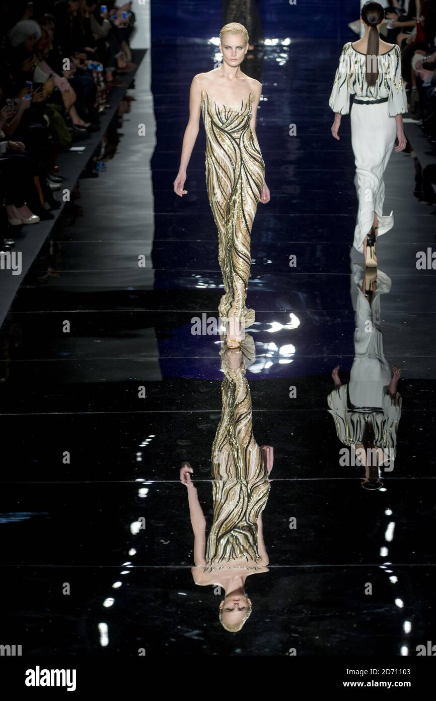 Ein Model auf dem Laufsteg während der Reem Acra Modenschau, die im Lincoln Center in New York während der Mercedes Benz New York Fashion Week F/W 2014 stattfand. Stockfoto