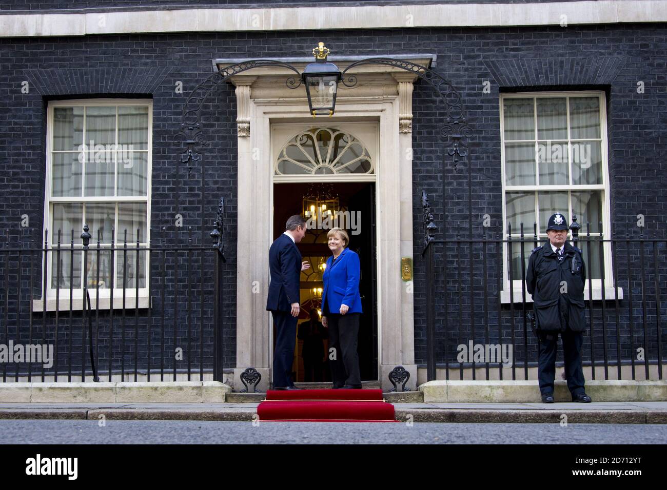 Bundeskanzlerin Angela Merkel kommt in der Downing Street in London an, um sich mit Premierminister David Cameron zu treffen. Stockfoto