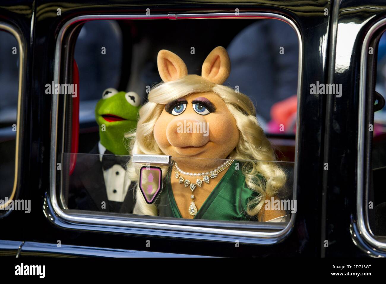 Miss Piggy und Kermit der Frosch bei der Premiere von Muppets Most Wanted, im Curzon Cinema in