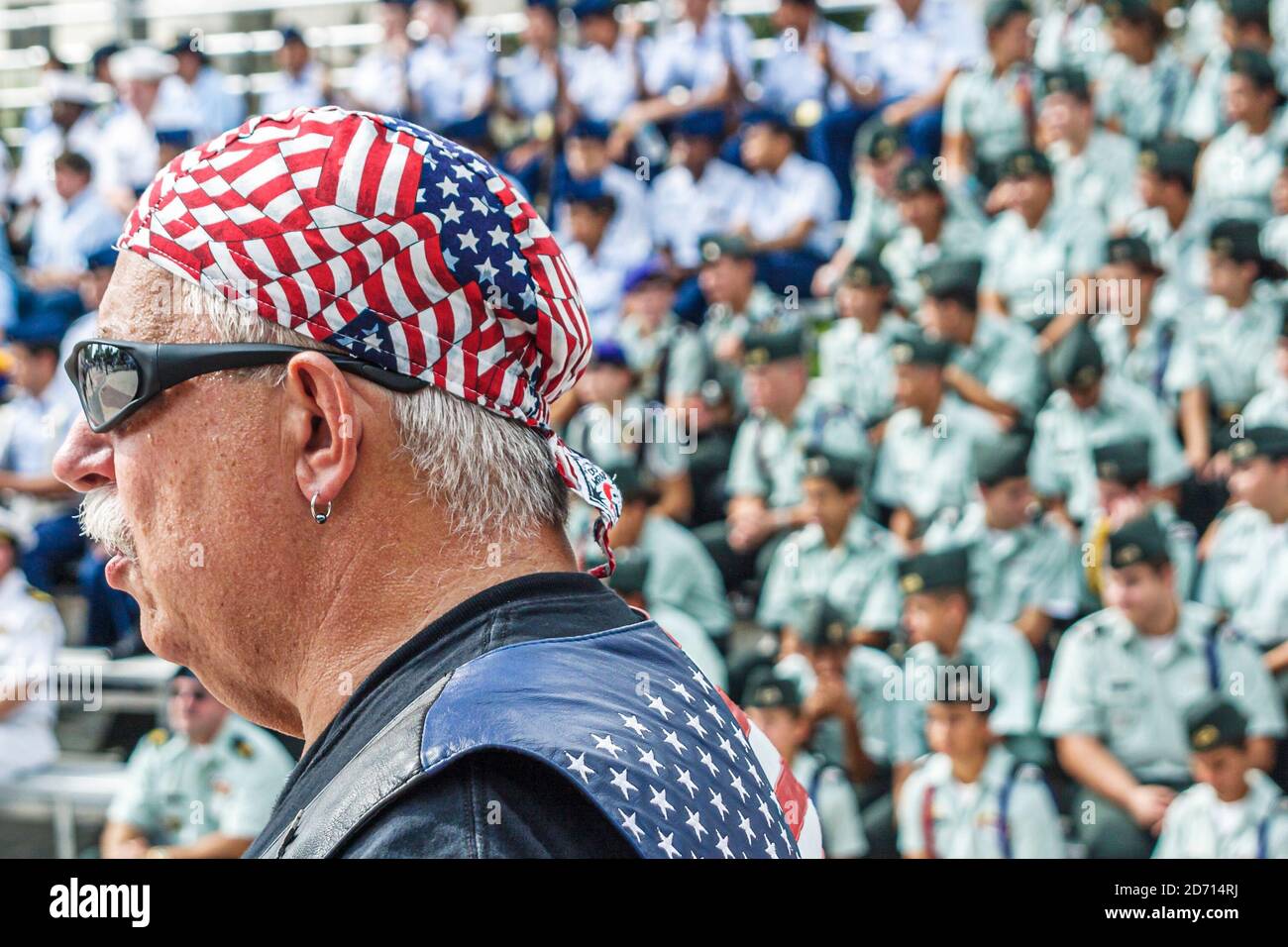 Miami Florida, Biscayne Boulevard Bayfront Park, Veterans Day Parade Zeremonien, Senior Veteran Flagge Kopfbedeckung, Stockfoto