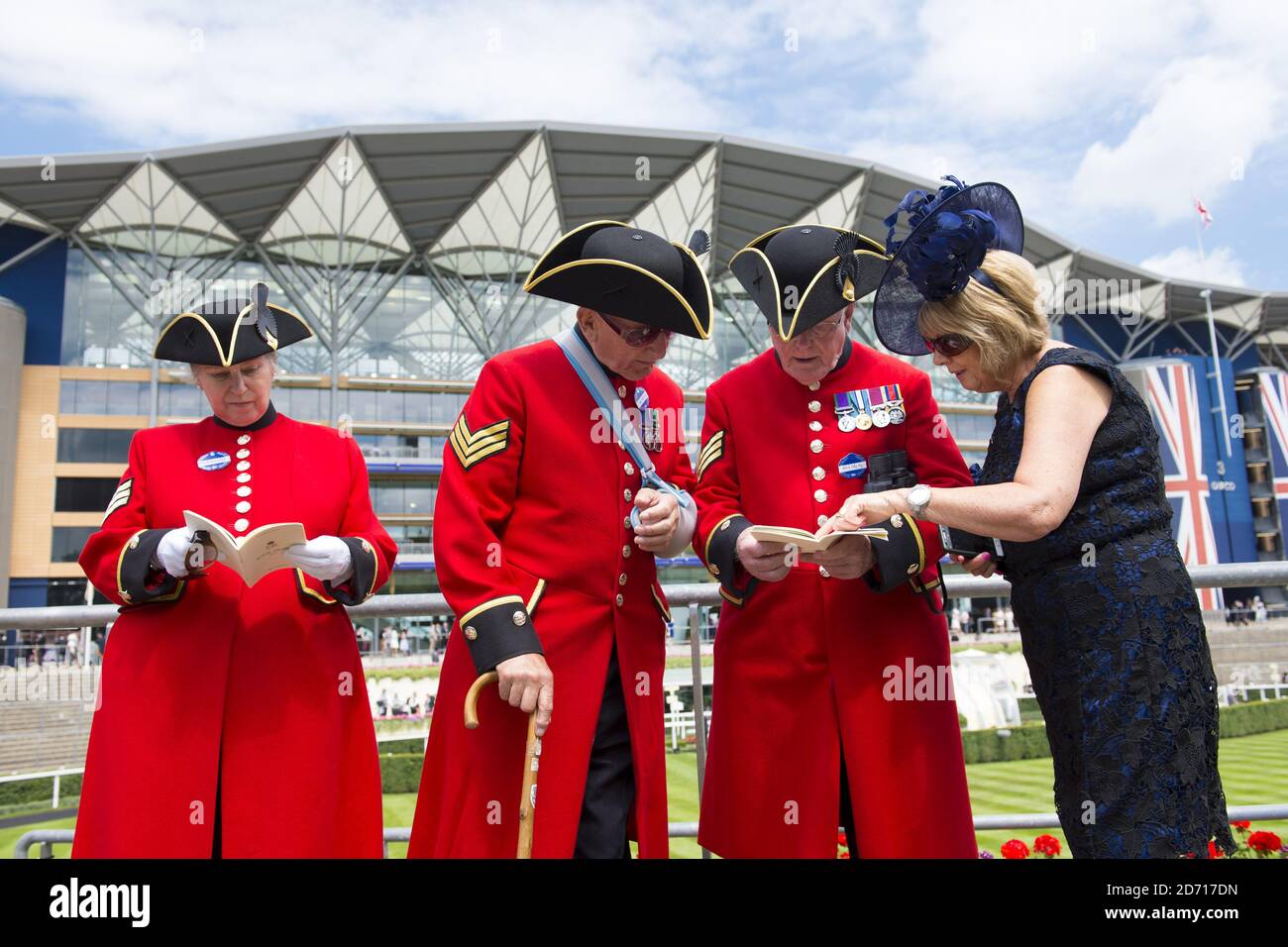 Chelsea Rentner kommen in Royal Ascot an, auf der Ascot Racecourse in Berkshire. Stockfoto