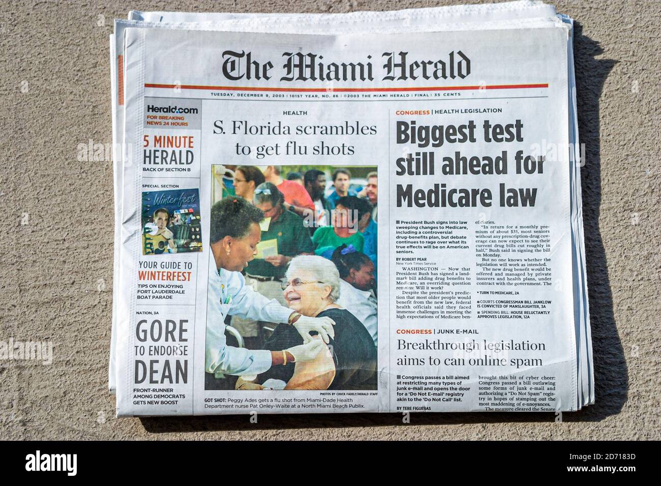 Miami Florida, Schlagzeilen auf der Titelseite der Zeitung Herald, Grippeschutzimpfung gegen das Medicare-Gesetz, Stockfoto