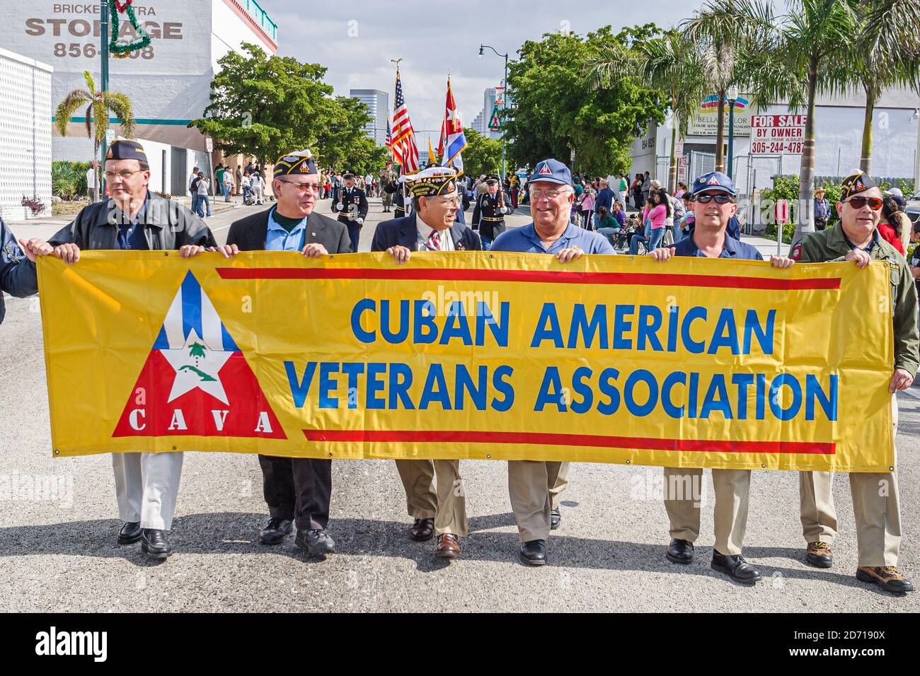 Miami Florida,Little Havana,Hispanic Calle Ocho,Tres Reyes Magos Three 3 Kings Parade,Mann Männer männlicher Veteran Cuban American Veterans Association, Stockfoto