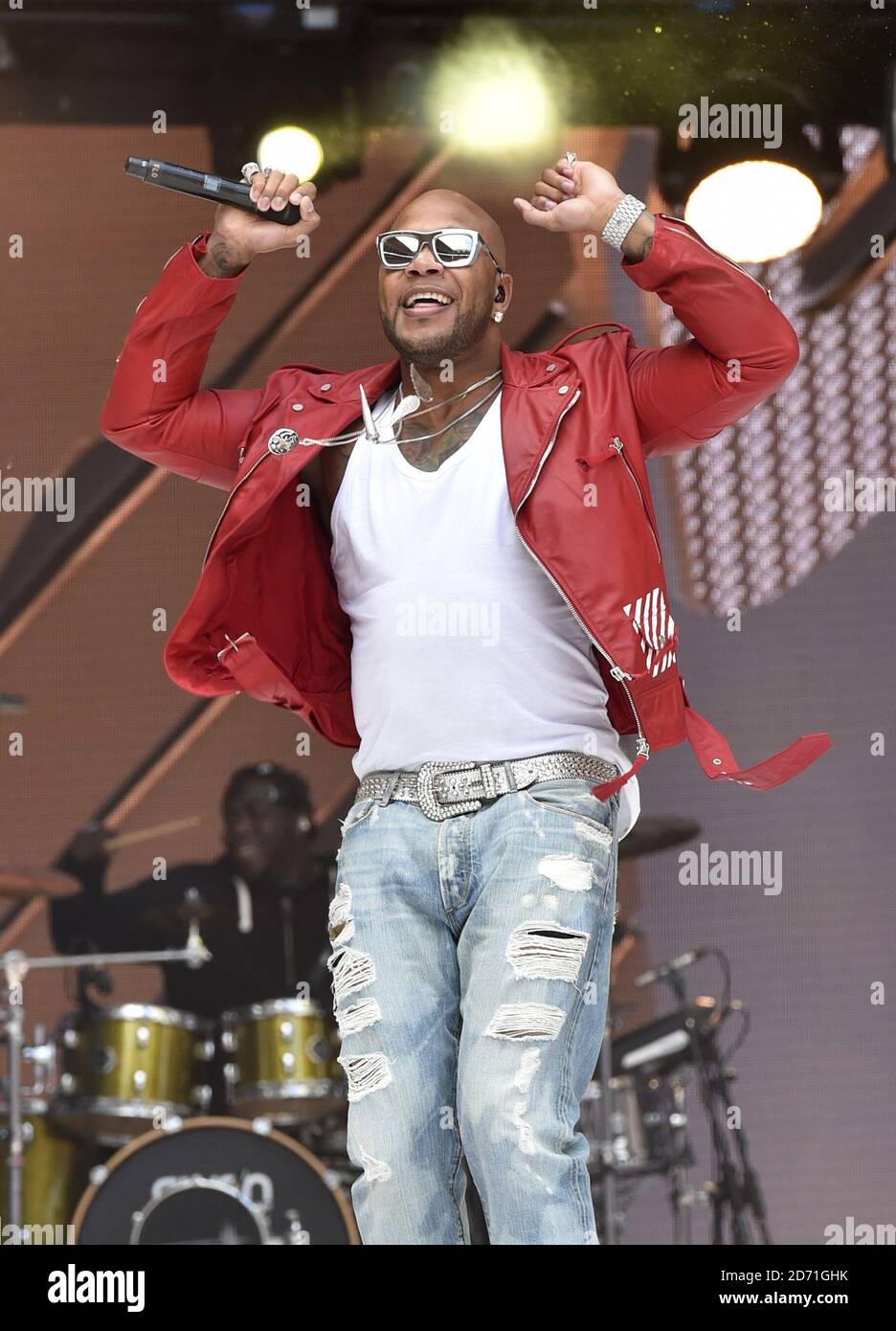 WÄHREND des Summertime Ball von Capital FM im Wembley Stadium, London, TRITT FLO Rida AUF der Bühne auf. Stockfoto