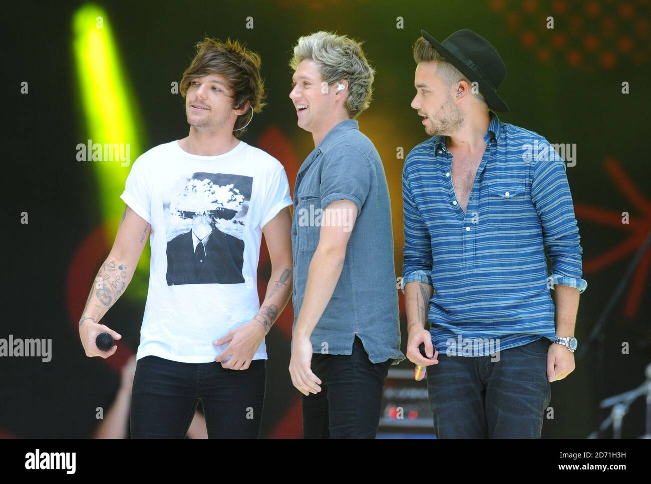 EXKLUSIV (von links nach rechts) Louis Tomlinson, Niall Horanund Liam Payne von One Direction auf der Bühne während Capital FM's Summertime Ball im Wembley Stadium, London. Stockfoto